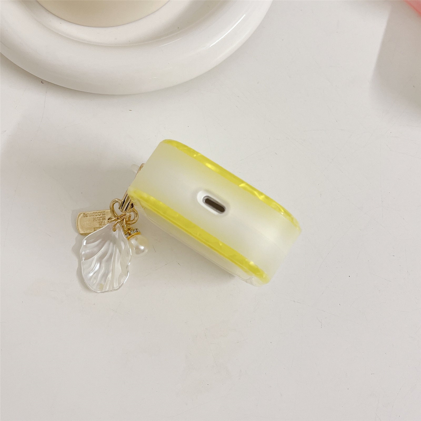 Uniqkart for Apple AirPods 3 Full Protective Cover Gradient Shell Grain Earphone Square TPU Case with Shell Shape Pendant - Yellow Uniqkart for Apple AirPods 3 Full Protective Cover Gradient Shell Grain Earphone Square TPU Case with Shell Shape Pendant - Yellow